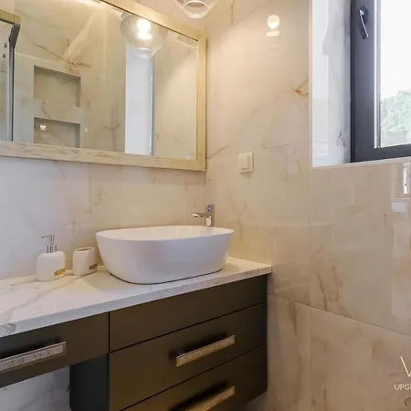 Infinity Blue, Luxury With Private Pool, Sea Views *