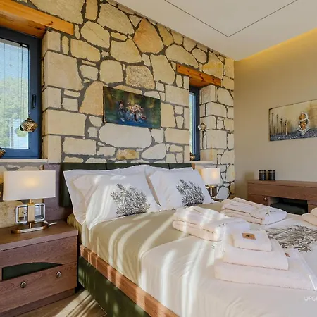 Villa Infinity Blue, Luxury With Private Pool, Sea Views